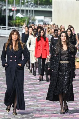 Le Défilé Chanel de 2023: Un Moment Inoubliable de Chic Parisien avec la Diva Cara Delevingne!